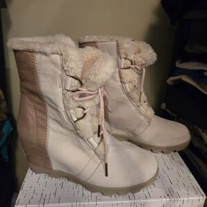 Sorel Special Edition New with tags waterproof boots rose gold metallic beige